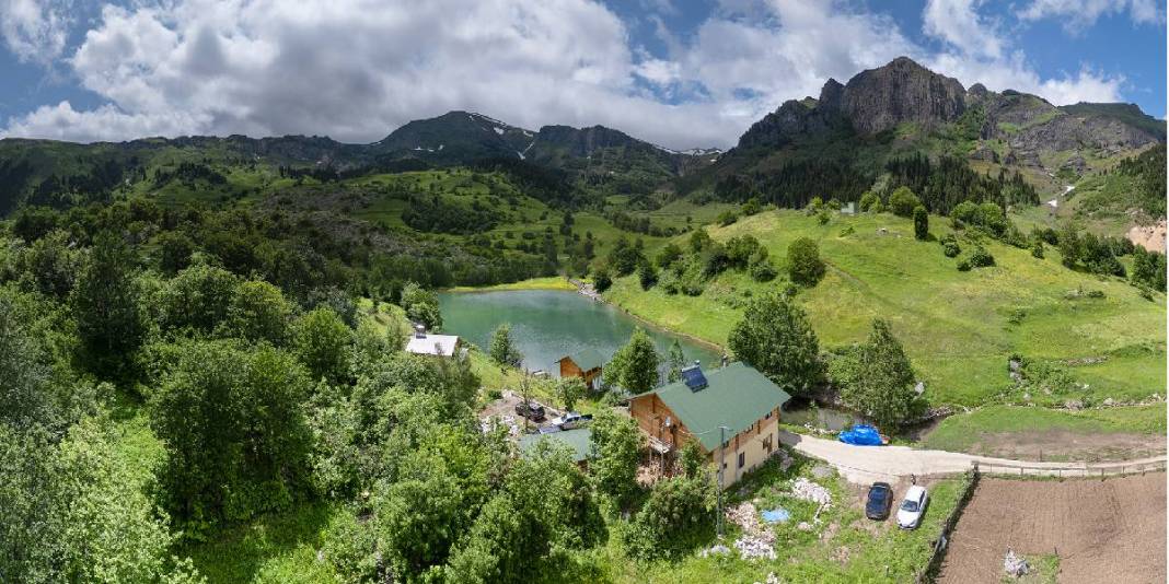 Yeşilin en güzel tonları burada buluşuyor! Türkiye’nin doğal cenneti: Havası da görüntüsü de büyülüyor 1